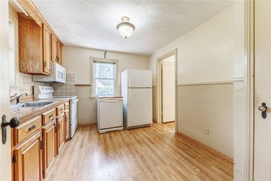 Great opportunity in Greece! This classic 3-bedroom, 1-bath home - photo 14