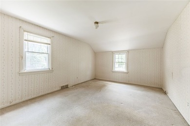 Great opportunity in Greece! This classic 3-bedroom, 1-bath home - photo 16