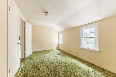 Great opportunity in Greece! This classic 3-bedroom, 1-bath home - photo 19