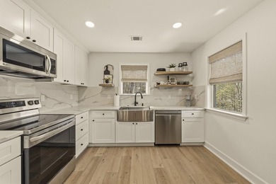 Welcome to this stunning lakefront home in the gated community - photo 19