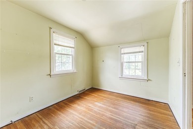Great opportunity in Greece! This classic 3-bedroom, 1-bath home - photo 20