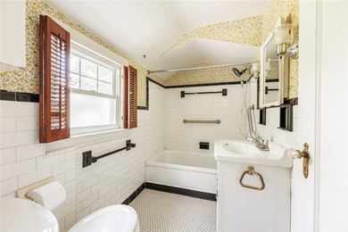 Great opportunity in Greece! This classic 3-bedroom, 1-bath home - photo 21