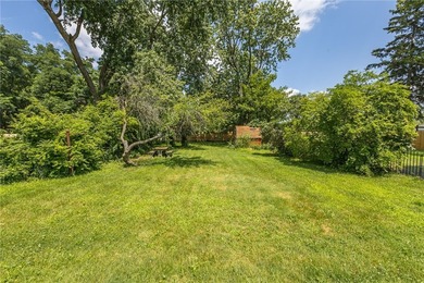 Great opportunity in Greece! This classic 3-bedroom, 1-bath home - photo 25