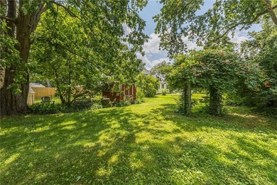Great opportunity in Greece! This classic 3-bedroom, 1-bath home - photo 28