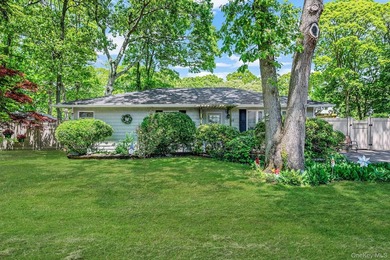 Welcome to this beautifully updated ranch offering the ease of - photo 5