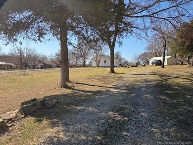 This 3BD/1BA home has been in the same family since 1956, has - photo 9
