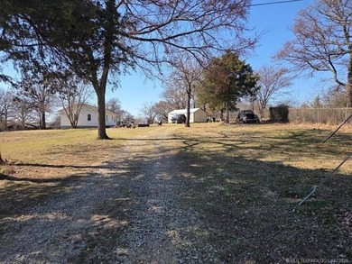 This 3BD/1BA home has been in the same family since 1956, has - photo 10