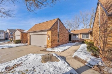 Lake Condo Sale Pending in West Bloomfield, Michigan