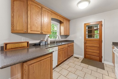 3 bedroom 1 1/2 bath brick rancher with attached carport and - photo 11