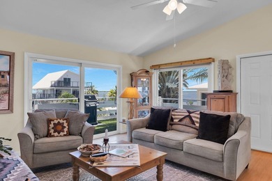 A beautifully kept home with amazing views of the Gulf, and easy - photo 24