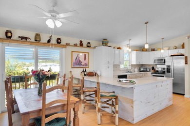 A beautifully kept home with amazing views of the Gulf, and easy - photo 29