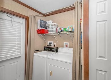 This very open and spacious 3 Bedroom, 2 Bath beach house is - photo 8