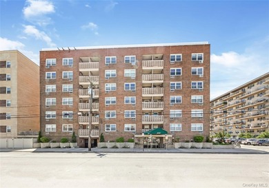 Come and live the beach life. This Junior 4 corner unit offers - photo 1