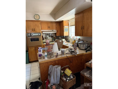 Investor opportunity in the heart of Lake Isabella! Situated on - photo 2