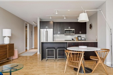 Refined urban living in one of the most coveted boutique - photo 11
