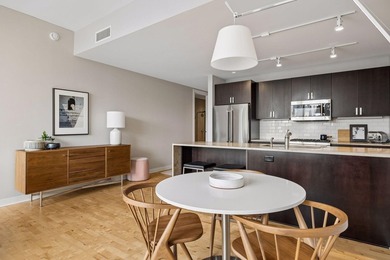 Refined urban living in one of the most coveted boutique - photo 12