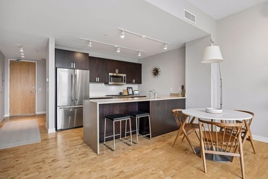 Refined urban living in one of the most coveted boutique - photo 13