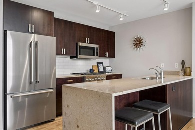 Refined urban living in one of the most coveted boutique - photo 15