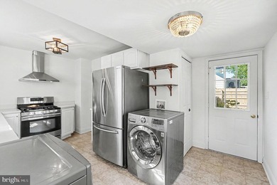 Charming and beautifully updated home in an exceptional - photo 18