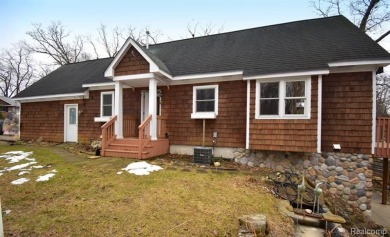 Hiland Lake Home Sale Pending in Pinckney Michigan