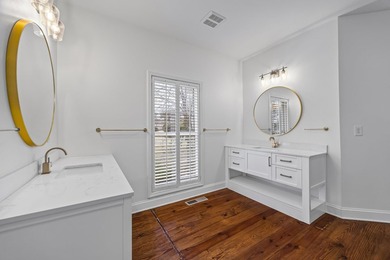 Welcome to this exceptional lakefront retreat in sought-after - photo 16
