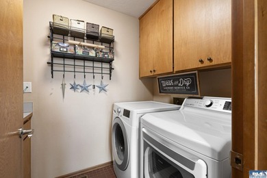 Tucked away in a setting of quiet privacy, yet just moments from - photo 30