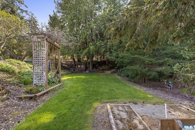 Tucked away in a setting of quiet privacy, yet just moments from - photo 37