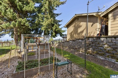 Tucked away in a setting of quiet privacy, yet just moments from - photo 38