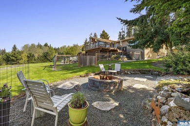 Tucked away in a setting of quiet privacy, yet just moments from - photo 39