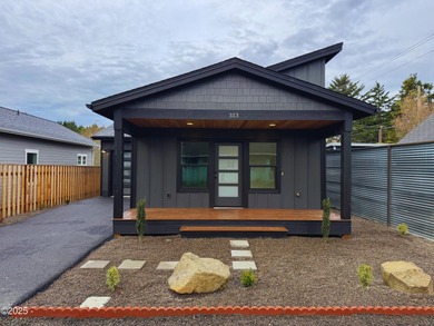 Devils Lake Home For Sale in Lincoln City Oregon