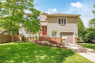 Welcome to your forever home in Massapequa Park! Location - photo 1