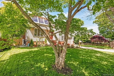 Welcome to your forever home in Massapequa Park! Location - photo 2