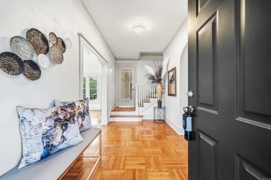 Beautifully restored 1938 historic cottage blending timeless - photo 12