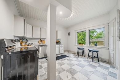 Beautifully restored 1938 historic cottage blending timeless - photo 23