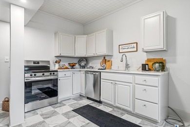 Beautifully restored 1938 historic cottage blending timeless - photo 24