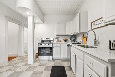 Beautifully restored 1938 historic cottage blending timeless - photo 28