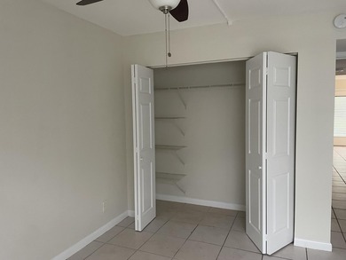 Very Nice 2 Bedroom 2 bath, Deluxe unit Tiled and vinyl Laminate - photo 12