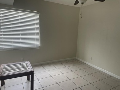 Very Nice 2 Bedroom 2 bath, Deluxe unit Tiled and vinyl Laminate - photo 13