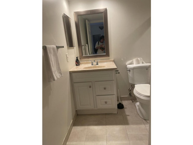 Very Nice 2 Bedroom 2 bath, Deluxe unit Tiled and vinyl Laminate - photo 14