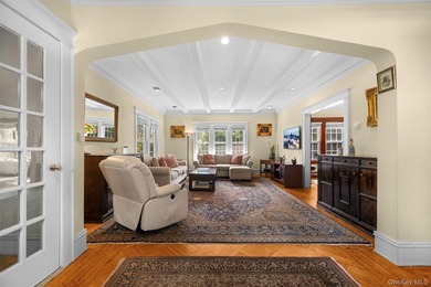 Charming Tudor-Style Colonial Located In Prestigious Great Neck - photo 4