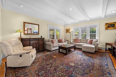 Charming Tudor-Style Colonial Located In Prestigious Great Neck - photo 5