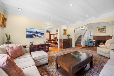 Charming Tudor-Style Colonial Located In Prestigious Great Neck - photo 7