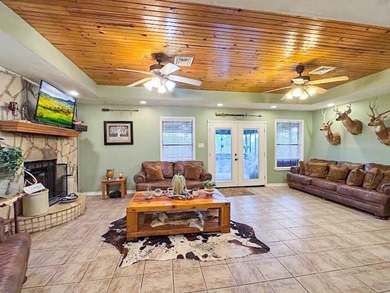 A private UNRESTRICTED slice of paradise in the heart of Rayburn - photo 1