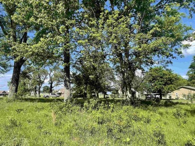 Discover a rare chance to own three adjoining lots on the highly - photo 2