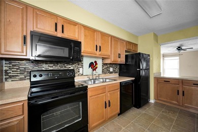 Welcome to carefree Florida living in the desirable Tarpon - photo 3