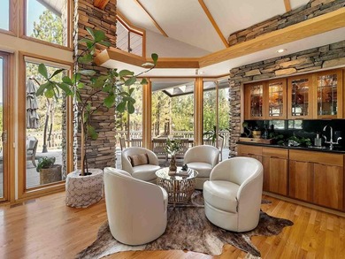 THIS 4 BEDROOM, SINGLE LEVEL impeccably maintained - photo 16