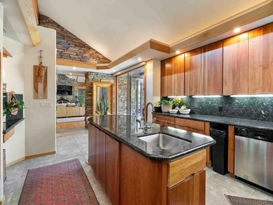 THIS 4 BEDROOM, SINGLE LEVEL impeccably maintained - photo 24