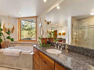 THIS 4 BEDROOM, SINGLE LEVEL impeccably maintained - photo 32