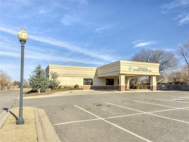 Well-positioned commercial building offering 10,200 sq ft of