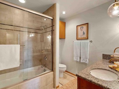 THIS 4 BEDROOM, SINGLE LEVEL impeccably maintained - photo 36